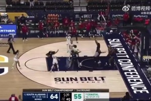 好家伙，NCAA女篮爆发大规模冲突，裁判直接被一拳击倒在地